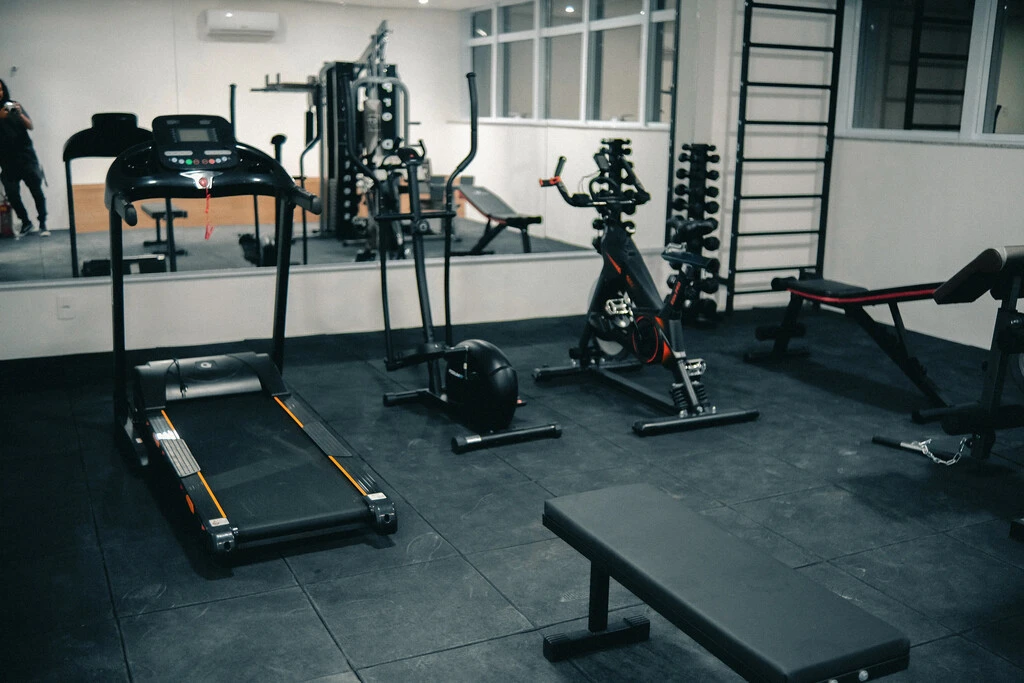 quality-construtora-e-incorporadora-guarapari-es-apartamentos-imoveis-praia-imagem-3d-empreendimento-brise-academia-1-1024x683px