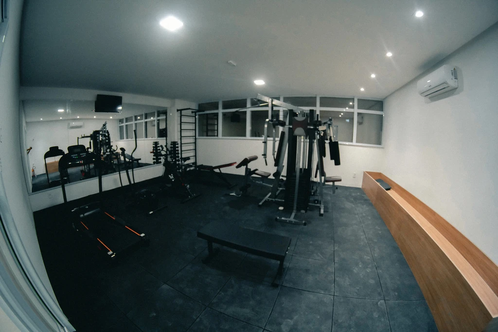 quality-construtora-e-incorporadora-guarapari-es-apartamentos-imoveis-praia-imagem-3d-empreendimento-brise-academia-2-1024x683px