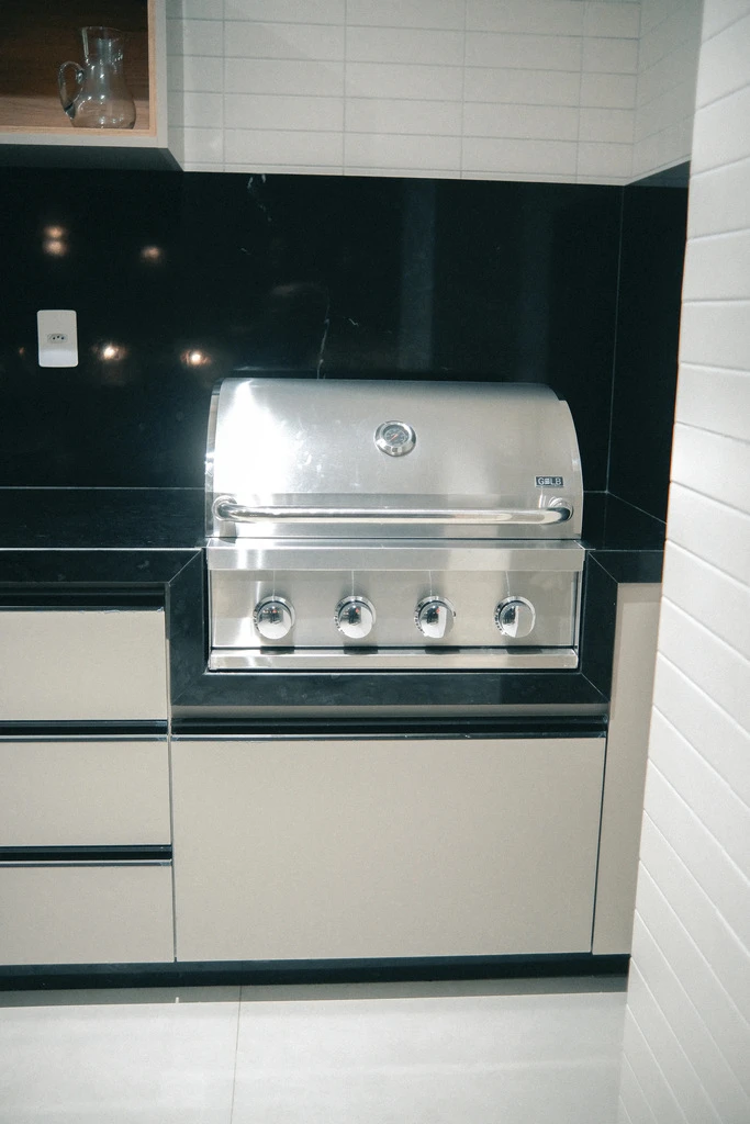 quality-construtora-e-incorporadora-guarapari-es-apartamentos-imoveis-praia-imagem-3d-empreendimento-brise-espaco-gourmet-lazer-683x1024px