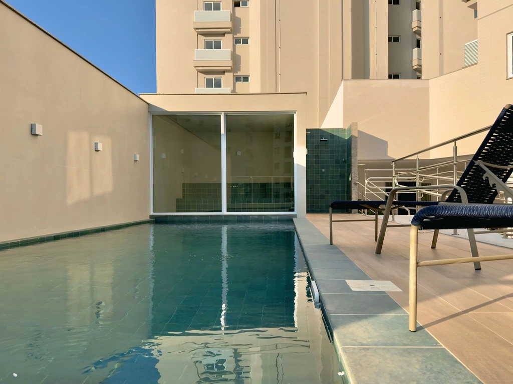 quality-construtora-e-incorporadora-guarapari-es-apartamentos-imoveis-praia-imagem-3d-empreendimento-brise-piscina-1024x768